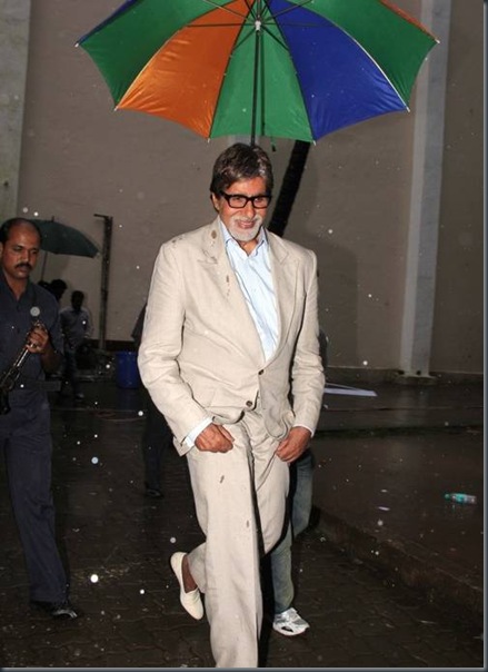 Big B at Aarakshan promotion event36