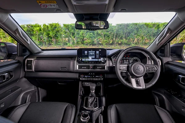 Novo Mitsubishi L200 Triton 2024 - interior