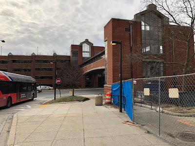 Photo of the bridge and parking lot from the entrance of the Metro station.