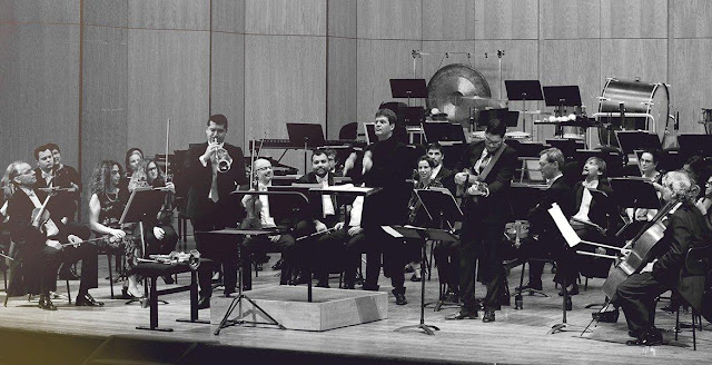 MÚSICA: Leo Rondón estrena su “Concierto del Mar” para cuatro y orquesta con Pacho Flores como director.