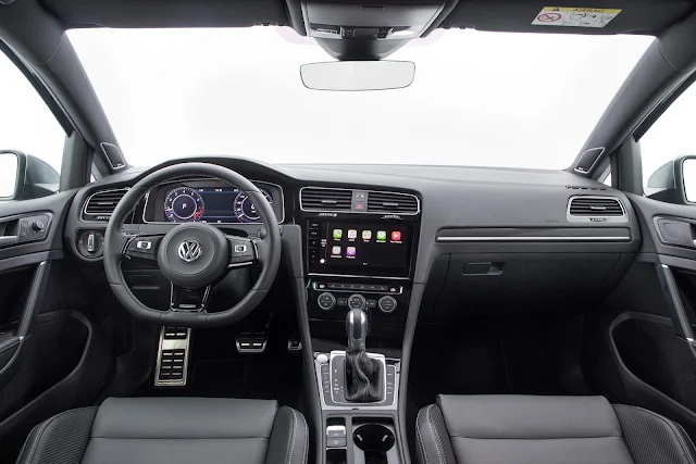 VW Golf R 2018 - interior