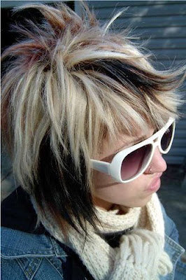 Fashion short Emo hairstyle for gals