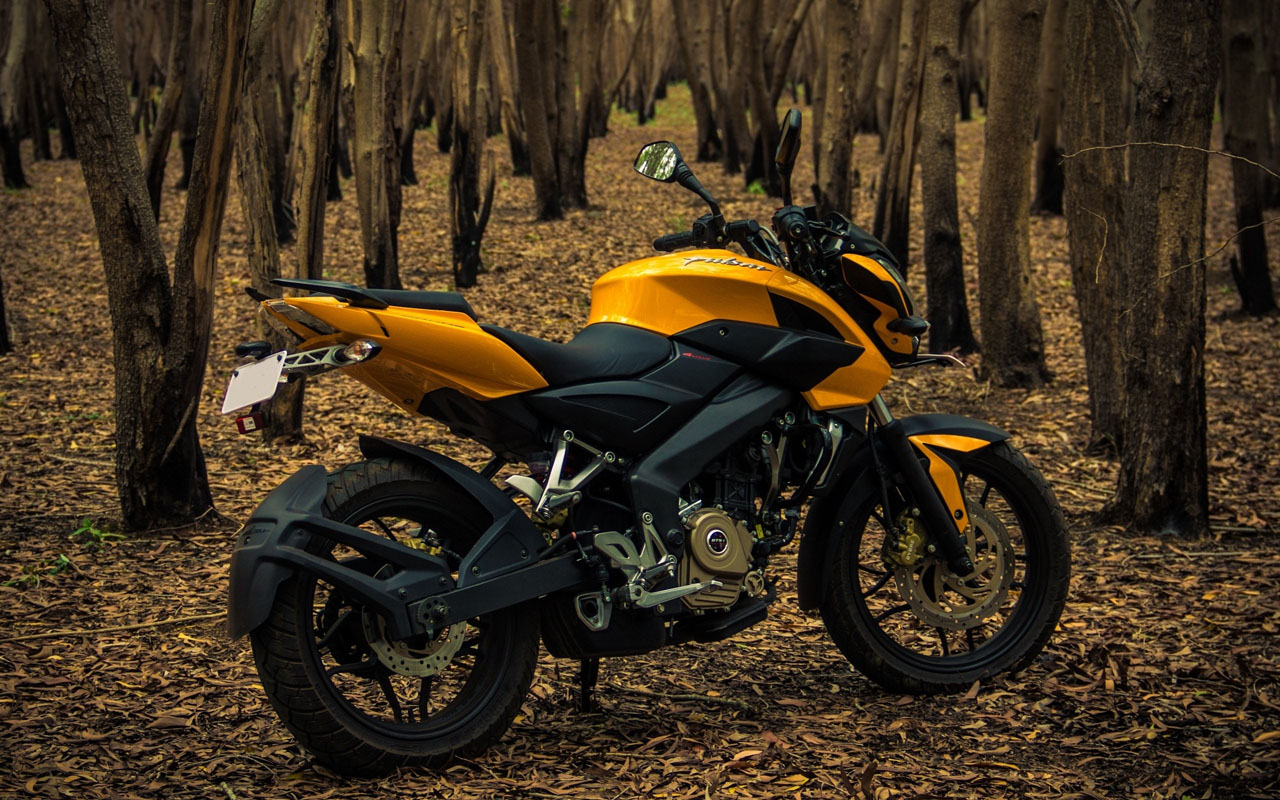 wallpaper 7: Bajaj Pulsar 220 DTS-Fi Wallpapers