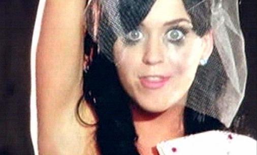  Katy Perry lança