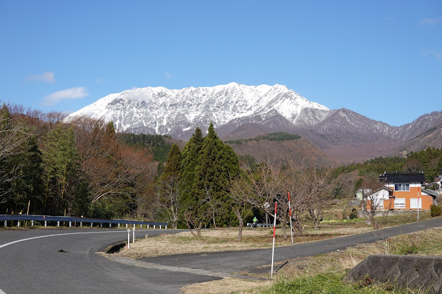 鳥取県日野郡江府町御机 御机の茅葺小屋