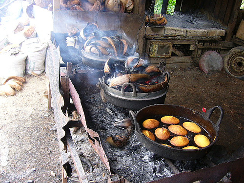 Hazinra's Territory : Cap Ibu & Anak: Kuih Bahulu 