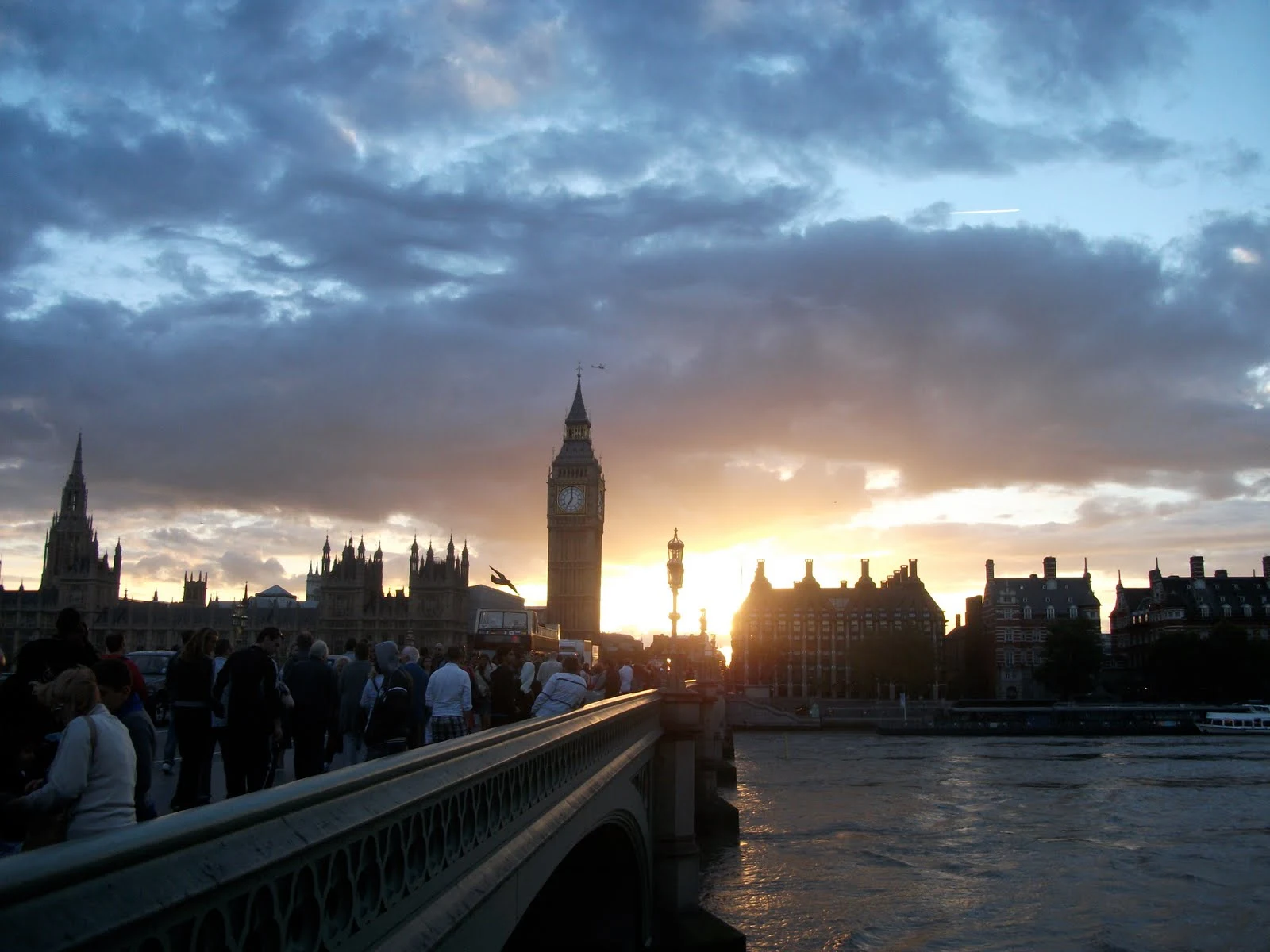London Scenery at the Thames Festival x