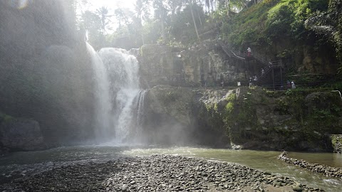[BALI] Tegenungan Waterfall, Gianyar - Locals Fall for This