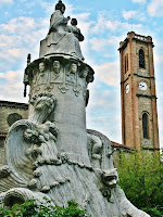 Monument al Pare Claret i la Torre del Campanar de Santa Maria. Autor: Carlos Albacete