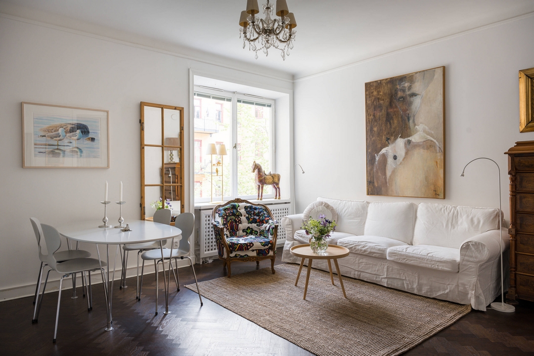 MINI-CHAMBRE ET CUISINE EN COULOIR