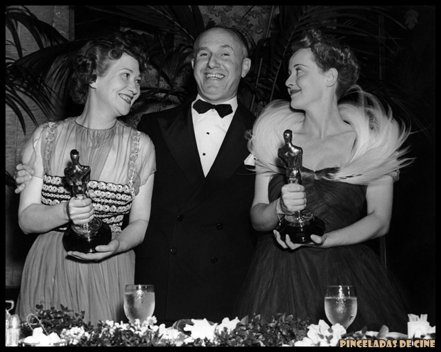 Jack L. Warner con Fay Bainter y Bette Davis