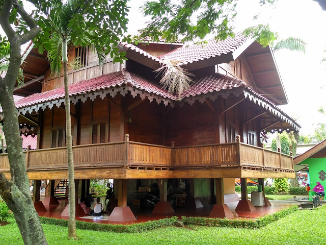  Rumah  Adat Sulawesi Tenggara Istana Malige Tradisi 