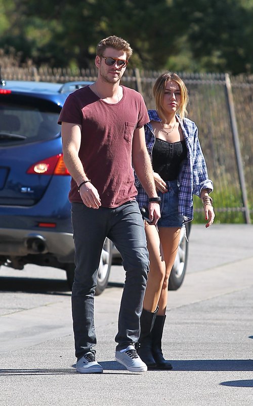 MILEY CYRUS AND LIAM HEMSWORTH SPOTTED AT STUDIO CAFE IN STUDIO CITY