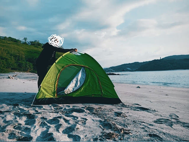 Camping di Pantai batu layar