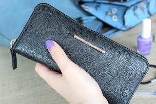 Clothes & Dreams: What's in my bag?: Bershka wallet