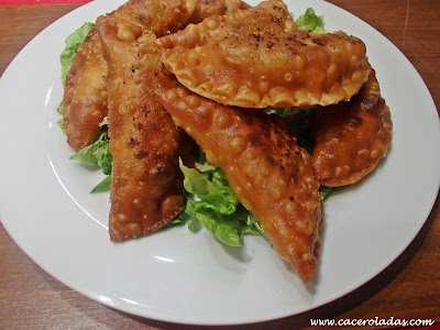 Empanadillas de atún con tomate (fritas)