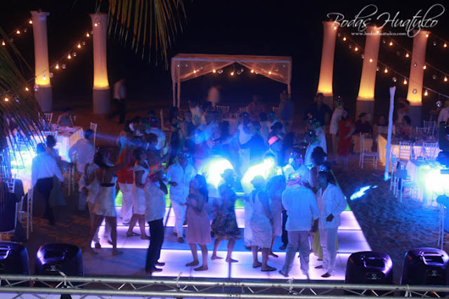 boda en playa, beach wedding, Oaxaca, México, Bodas Huatulco, Wedding Planner