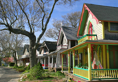 http://www.mvy.com/external/wcpages/images/Gingerbread%20Cottages,%20Oak%20Bluffs%202.jpg 