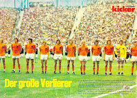 SELECCIÓN DE PAÍSES BAJOS. Temporada 1973-74. Neeskens, Krol, Van Hanegem, Jansen, Suurbier, Rep, Rijsbergen, Rensenbrink, Haan, Jongbloed y Johann Cruyff. SELECCIÓN DE REPÚBLICA FEDERAL DE ALEMANIA 2 🆚 SELECCIÓN DE PAÍSES BAJOS 1 Domingo 07/07/1974, 16:00 horas. X Copa Mundial de la FIFA Alemania Federal 1974, final. Múnich, Alemania Federal, estadio Olímpico de Múnich: 75.200 espectadores. GOLES: ⚽0-1: Johan Neeskens. ⚽1-1: 25’, Paul Breitner. ⚽2-1: 43’, Gerd Müller.