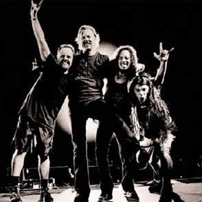 Foto de la banda Metallica posando para fans