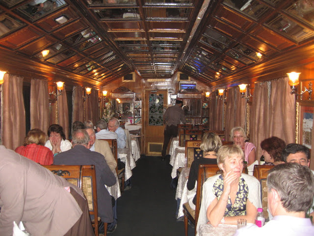 Palace on wheels,Restaurant 