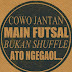 Cowo jantan main futsal