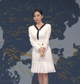 20250523 강아랑 기상캐스터 주름치마 여성스럽네요