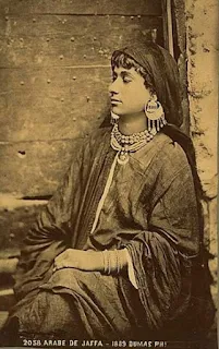 صورة من عام 1889 لامرأة من يافا