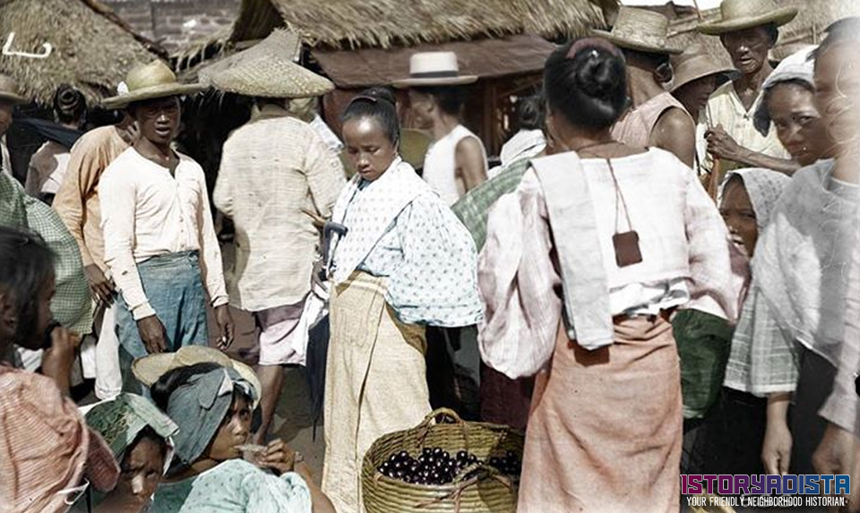 Bustling Manila marketplace (1901)