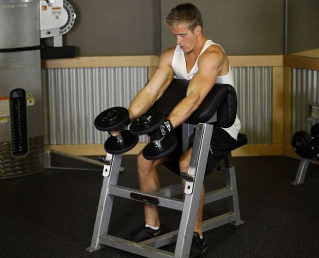 biceps geliştirme egzersizi