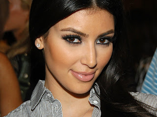 Free unwatermarked wallpapers of Kim Kardashian at Fullwalls.blogspot.com