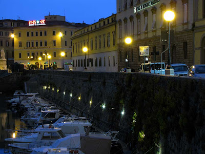 Nuovi lampioni, scali Saffi, Livorno