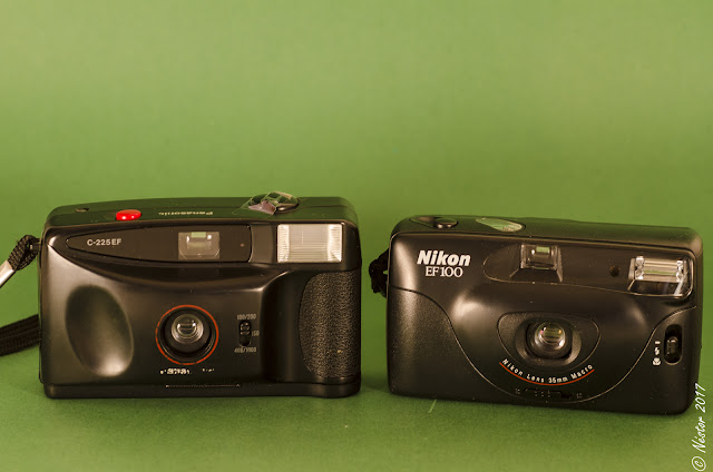 Panasonic C-225EF (izquierda). Cámara de 1990. 35 mm.  Nikon EF100 (derecha) Cámara de 1994. Objetivo Nikon 4,5/35 mm