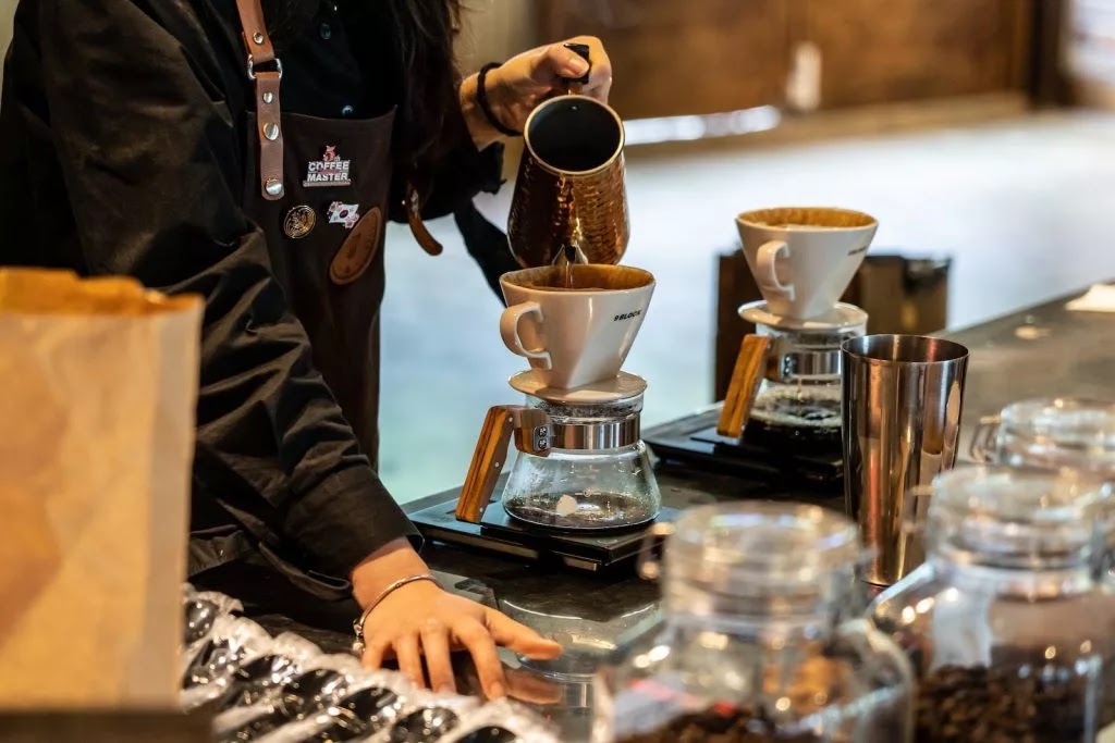 detail pembuatan apron barista untuk branding bisnis