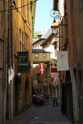 chambéry savoie vieille ville rue basse château médiéval moyen âge