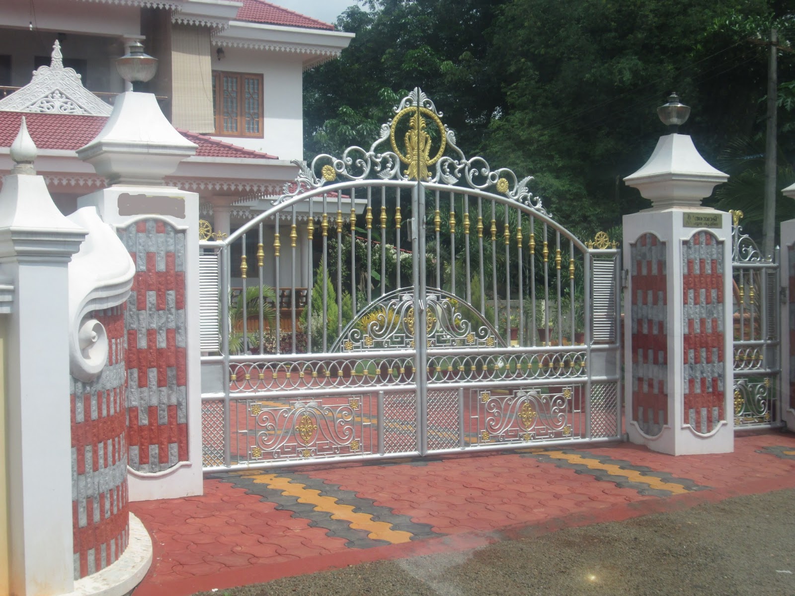 Kerala Gate Designs: Kerala gate with simple and good design