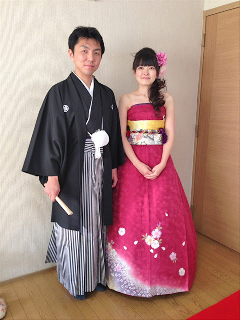 Noivas no Japão estão transformando seus kimonos em deslumbrantes vestidos de noiva 