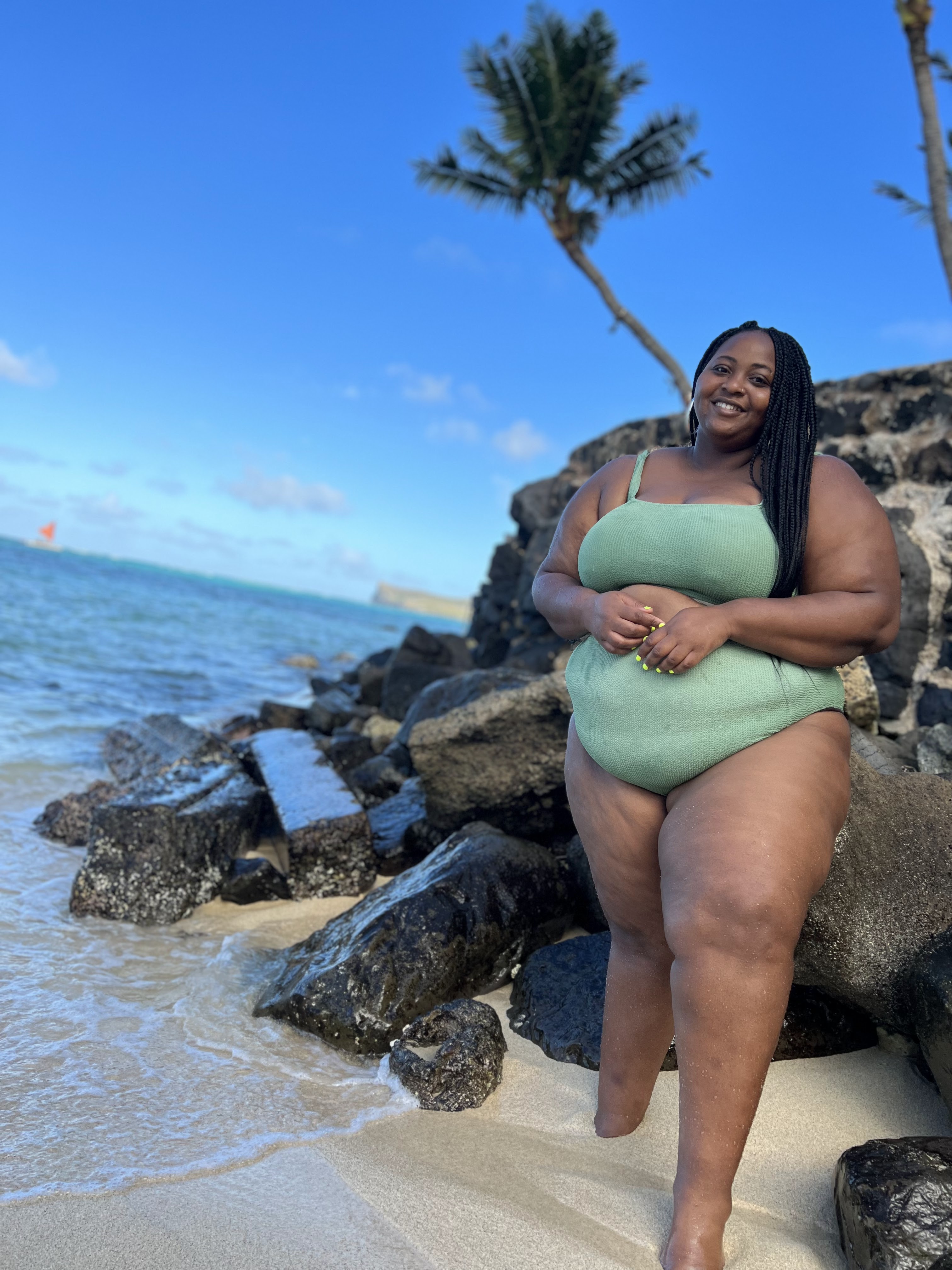 Oahu Hawaii, body positive blogger, top black travel blogger, travel influencer, fat girls travel too