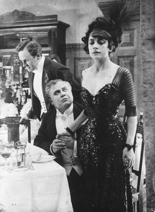 In 1911 Asta Nielsen was contracted to German producer Paul Davidson for a