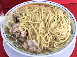 ラーメンを天地返し