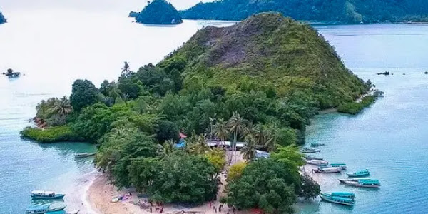 "Satan Island: Hidden Paradise in the Mandeh Tourist Area, West Sumatra"