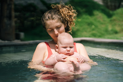 can newborn babies swim