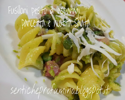 Fusilloni con pesto di asparagi pancetta e ricotta salata