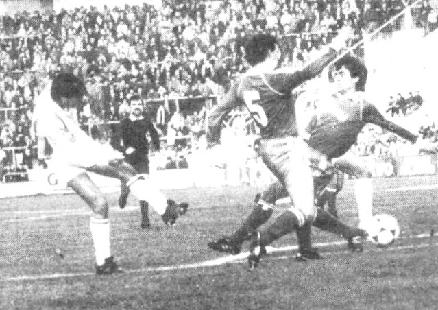 Un disparo de Víctor Porras. REAL VALLADOLID DEPORTIVO 1 REAL ZARAGOZA C. D. 1. 28/12/1986. Campeonato de Liga de 1ª División, jornada 20. Valladolid, estadio Municipal José Zorrilla.