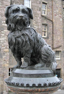estatua de cães