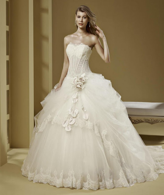 exciting-ball-gown-strapless-lace-crystal-hand-made-flowers-chapel-train-floor-length-tulle-wedding-dress