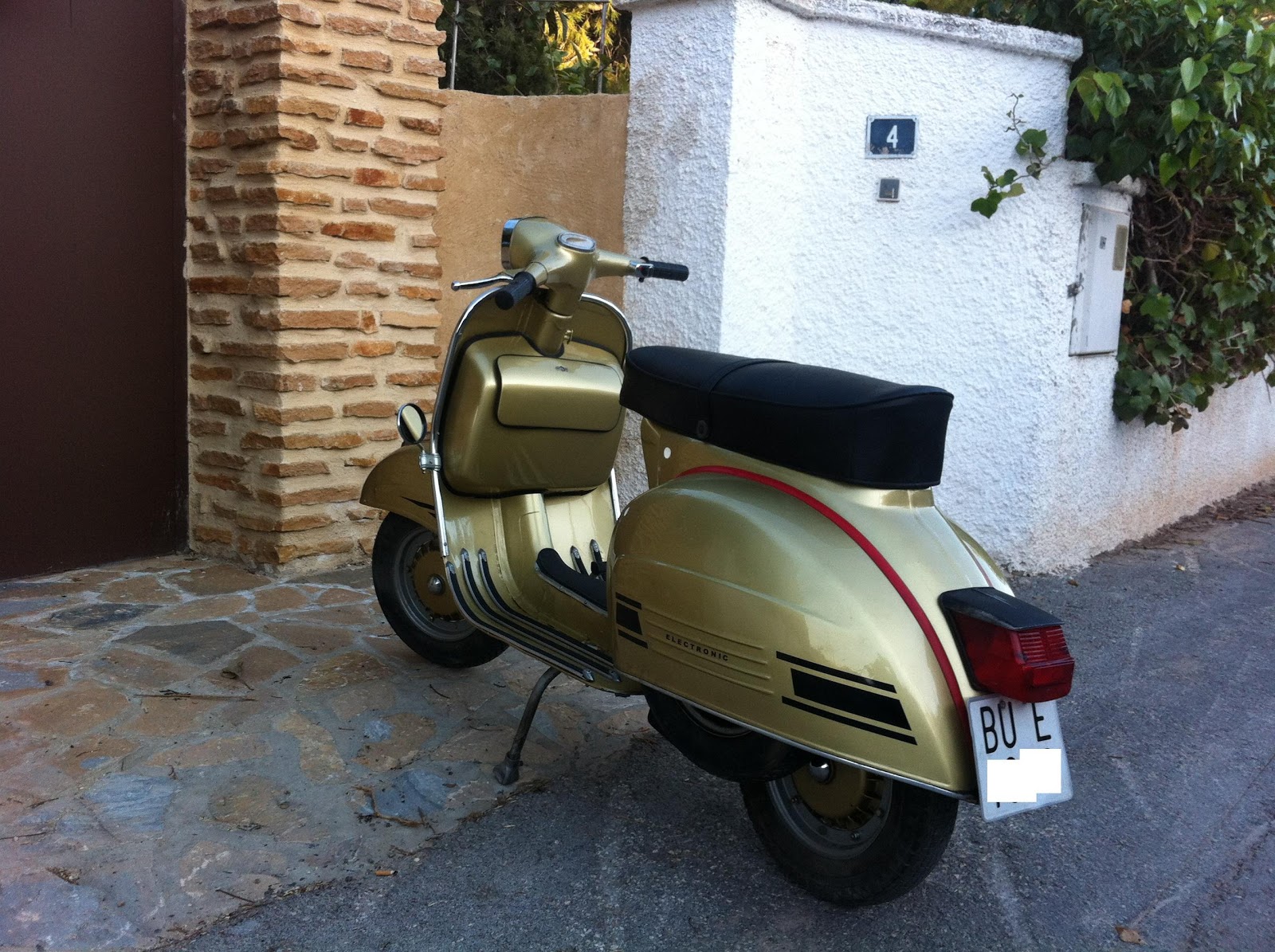 RETRO SCOOTER GARAGE: RSG 3 Vespa 160 GT