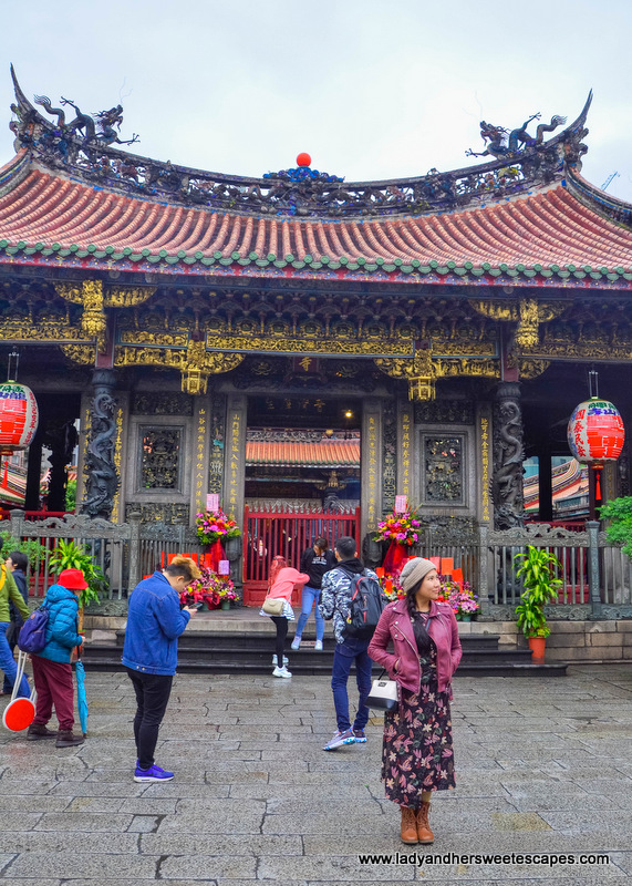 Quick stop at Longshan Temple