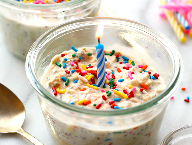 BIRTHDAY CAKE BATTER OVERNIGHT OATMEAL #desserts #cakerecipe #chocolate