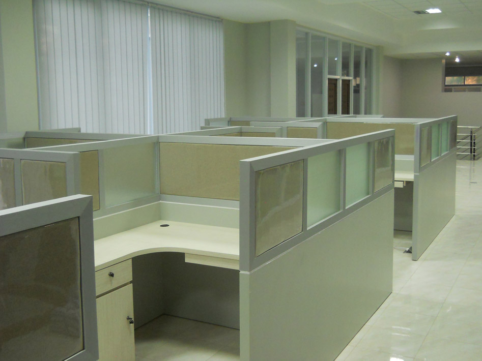 Meja Sekat Kantor Bentuk X Custom Furniture Kantor 